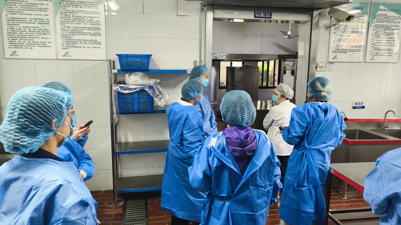 膳食 | “味”爱而来 “育”见美好  ——新普陀小学东校2025学年第二学期校园膳食监督家长委员会第二次现场办公会纪实